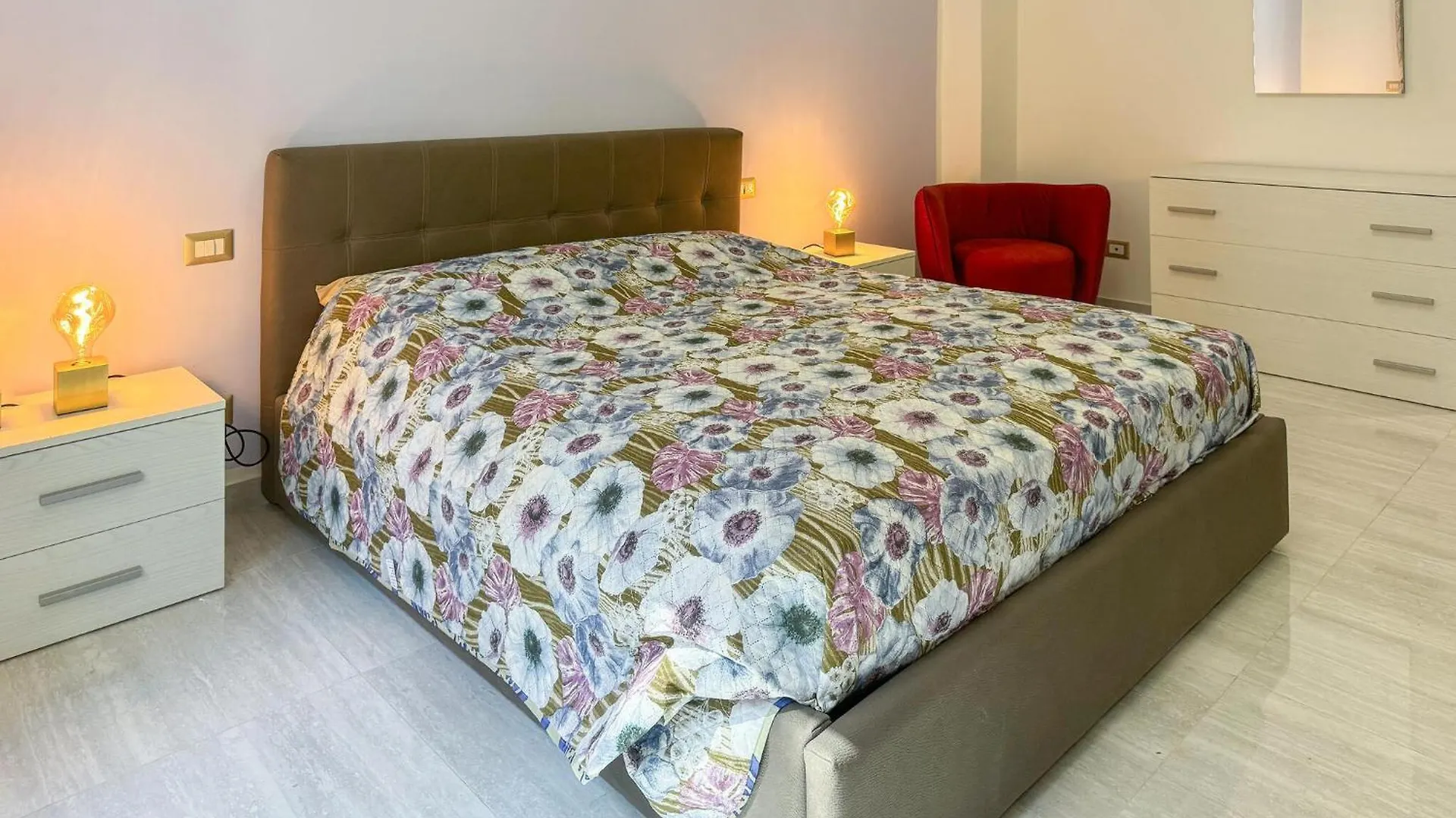 Gorgeous Apartment In Palermo With Kitchen Italy